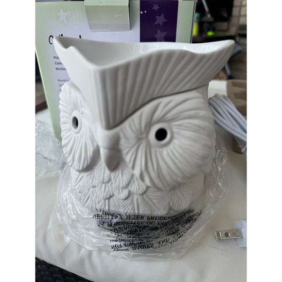Scentsy Whoot Owl ( White ) Wax Warmer 6" Full Size Electric Plug‎ - Picture 1 of 7